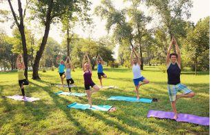 Fitness in park advert