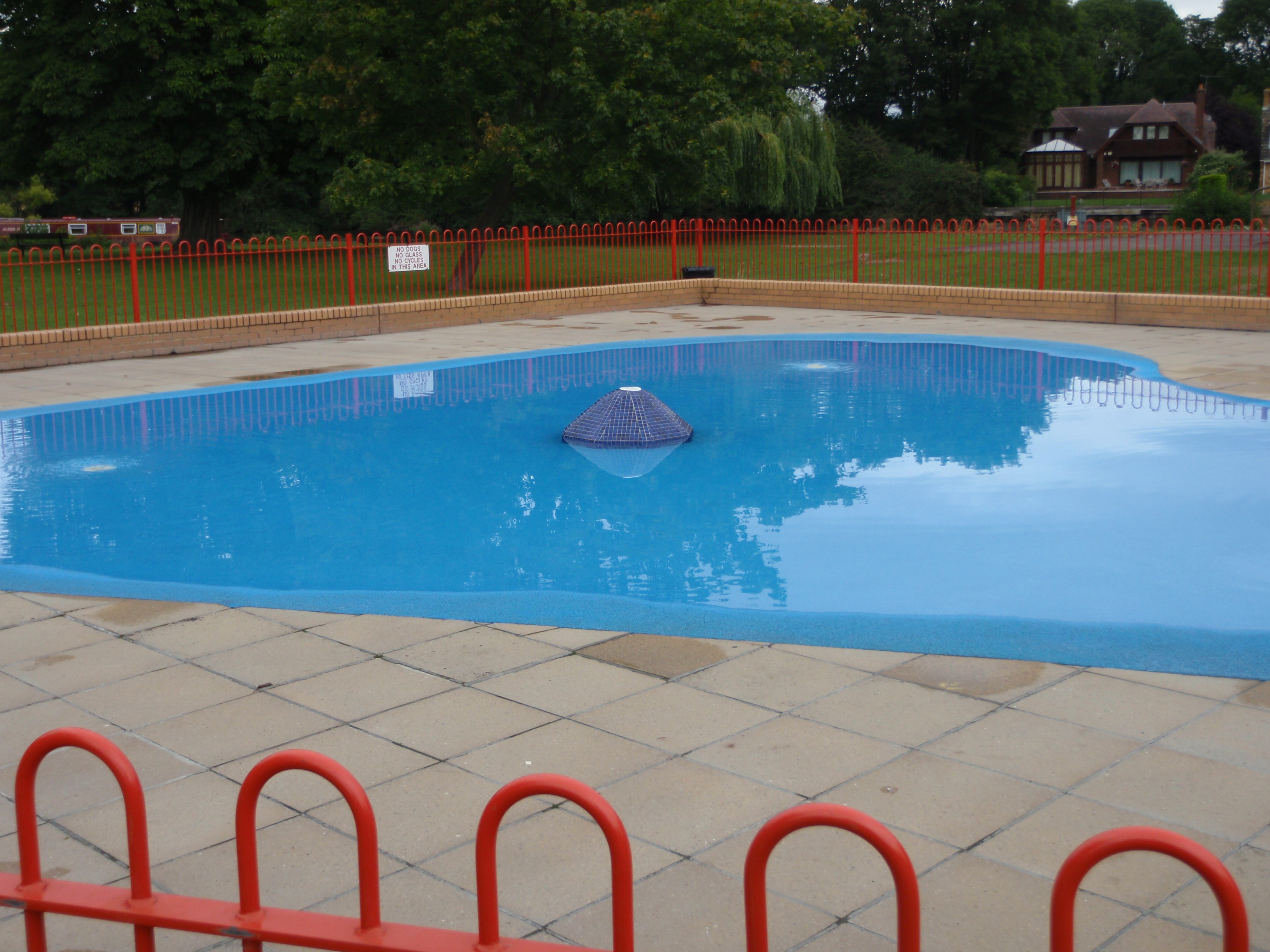 Splash pool